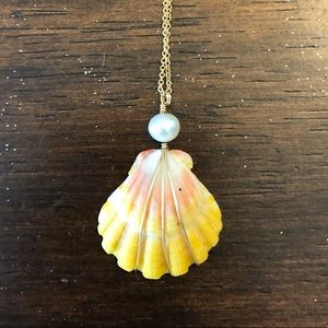 Gold sunrise shell necklace with pearl